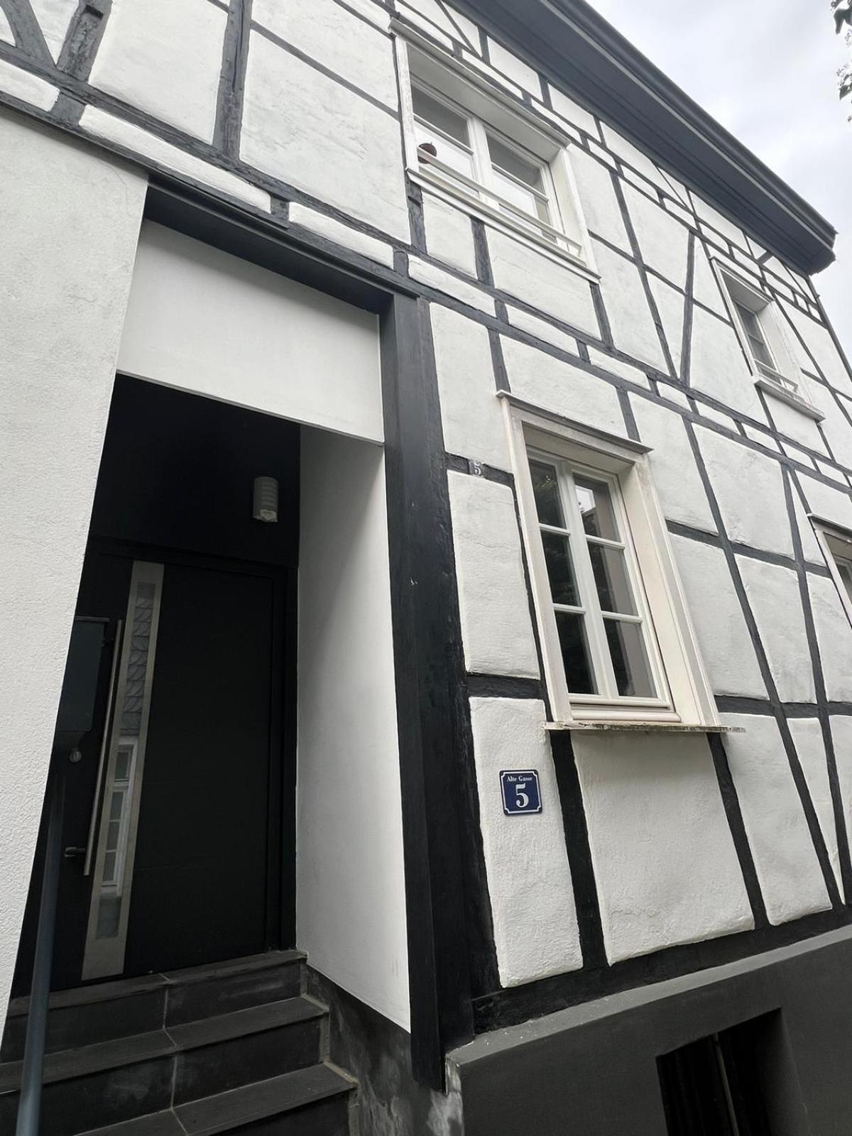 100M E-Ladestation - Max 4 Pers - Duesseldorf - Ruhrgebiet - Pilgerstaette Appartement Velbert Buitenkant foto