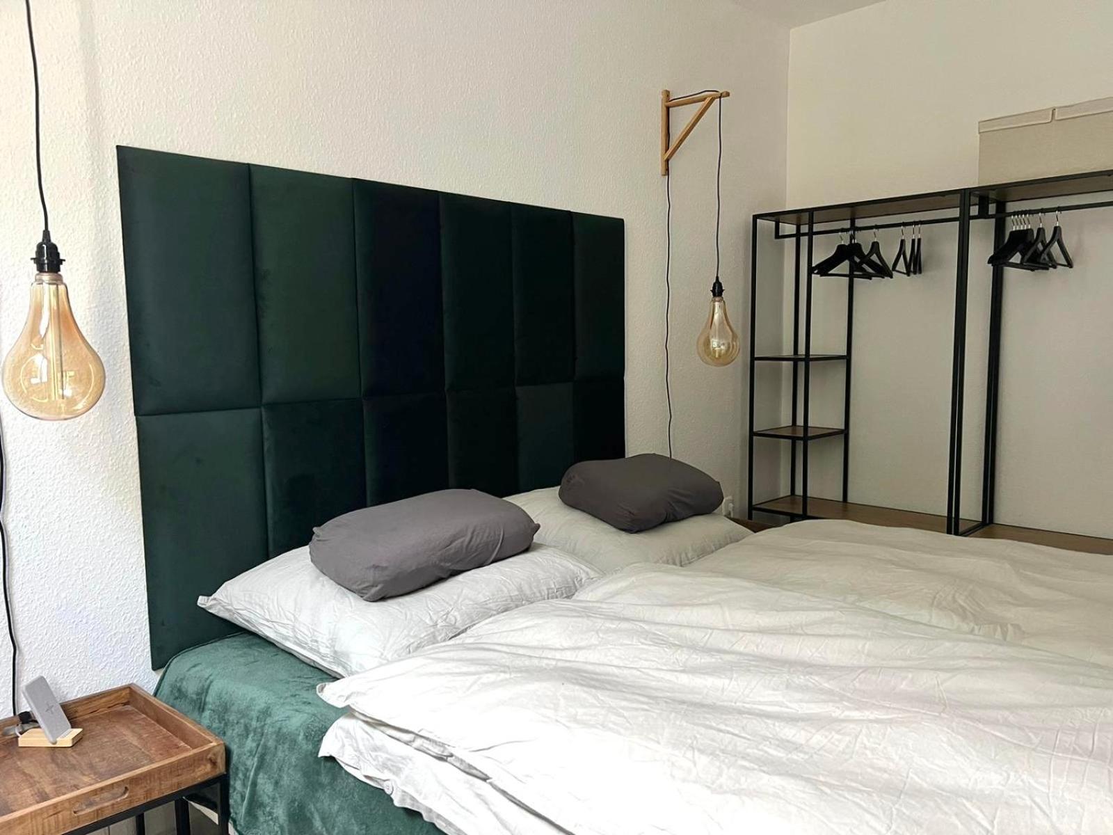 100M E-Ladestation - Max 4 Pers - Duesseldorf - Ruhrgebiet - Pilgerstaette Appartement Velbert Buitenkant foto